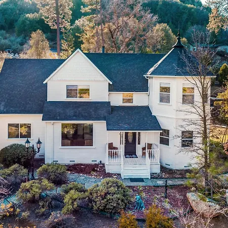 Yosemite Country House Sleeps 20 W/ Hot Tub, Firepit, Bonus Studio
